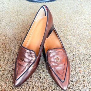 Tommy Hilfilger bronze classy flat! Worn once. EUC size 6.5. Includes box.
